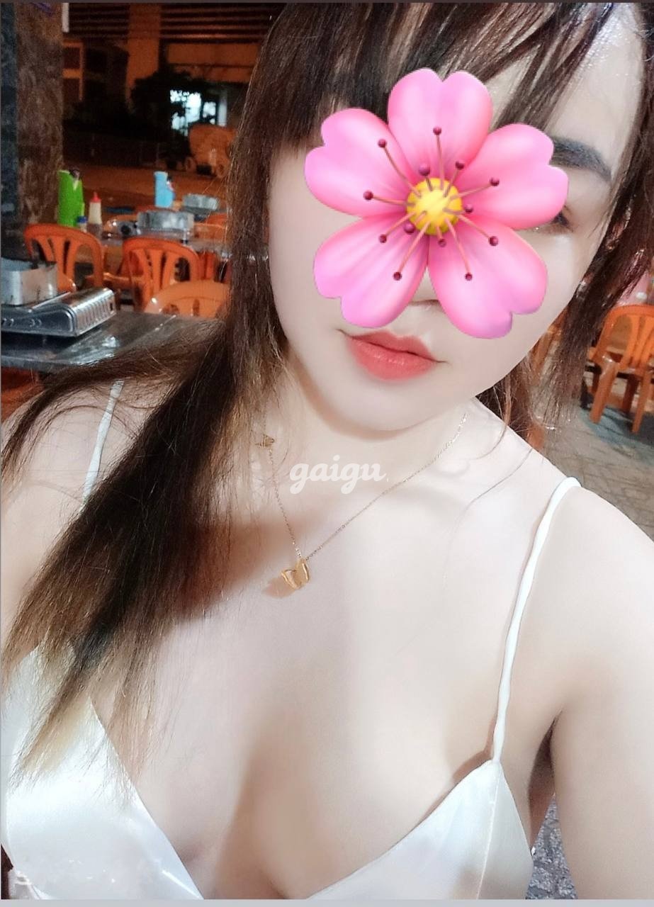 Tiểu vy. Cô bé 2003 cực kỳ xinh đẹp và đáng yêu.